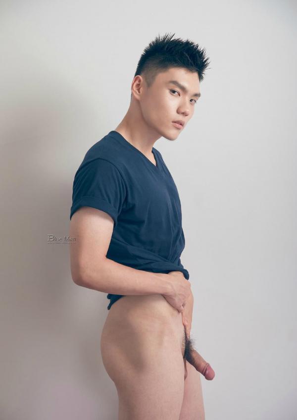 PHOTO-SET-BLUE-MAN-64---A-ZHEN-ONE-YEAR-LATER